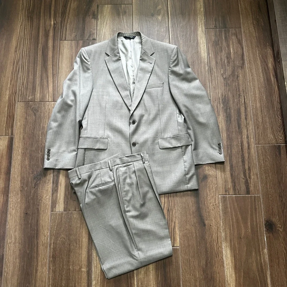 Jos A Bank Gordon Suit Mens 43R 37W Grey Pinstripe 100% Wool 2 Button Pleated